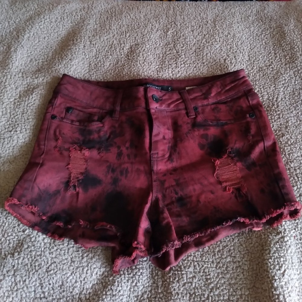 Hot Topic Blackheart Low-Rise Shorts (Size 5)